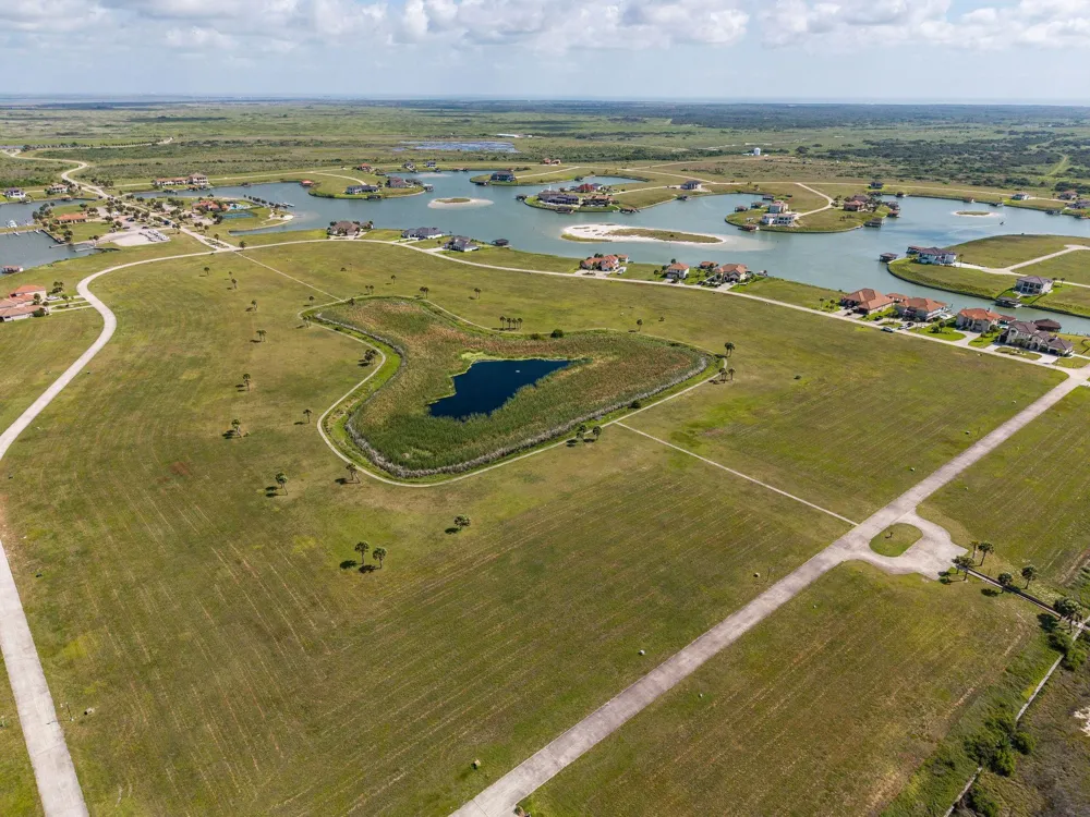 425 Vineyard Bay Port O Connor, TX 77982