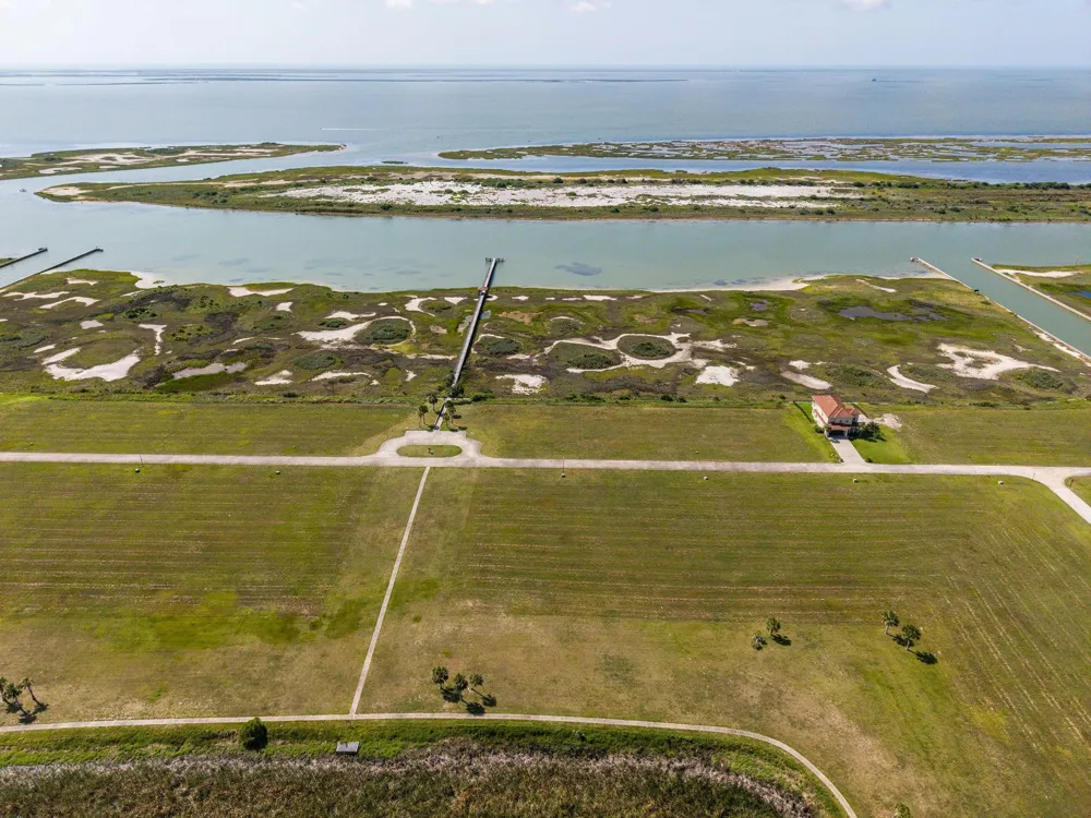 425 Vineyard Bay Port O Connor, TX 77982