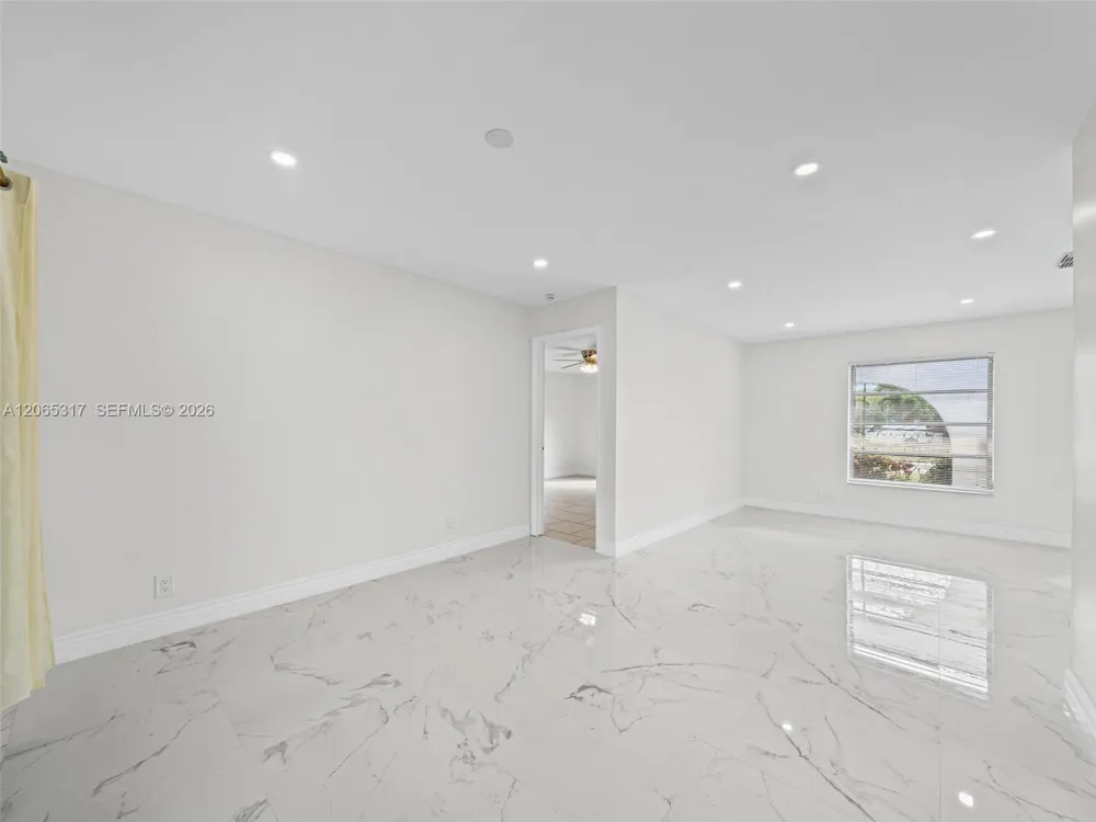 10251 NW 39th Ct Coral Springs, FL 33065