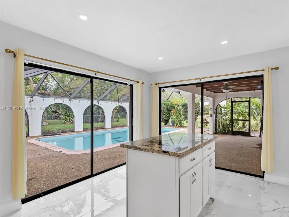 10251 NW 39th Ct Coral Springs, FL 33065