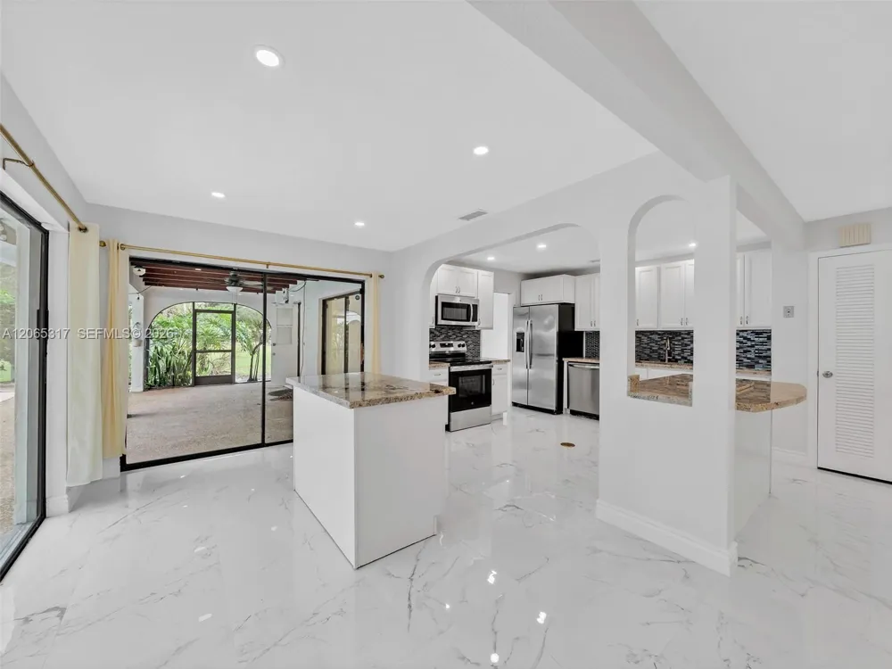 10251 NW 39th Ct Coral Springs, FL 33065