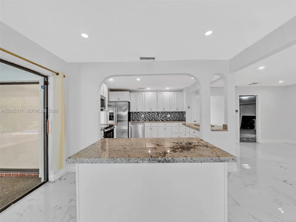 10251 NW 39th Ct Coral Springs, FL 33065