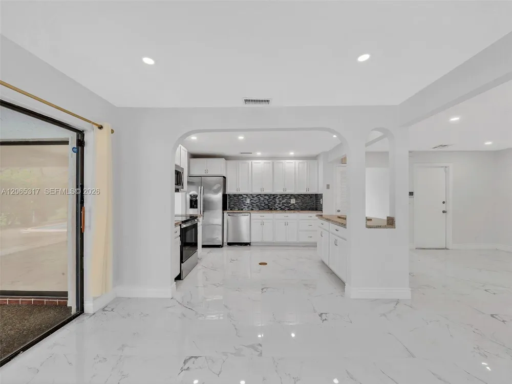 10251 NW 39th Ct Coral Springs, FL 33065
