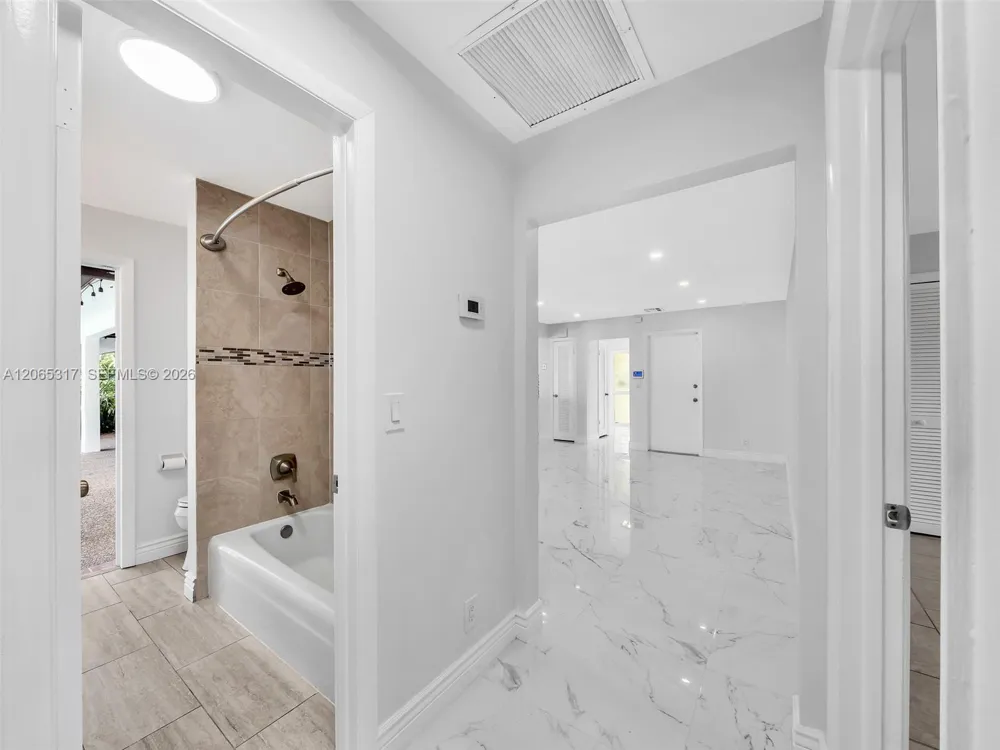 10251 NW 39th Ct Coral Springs, FL 33065