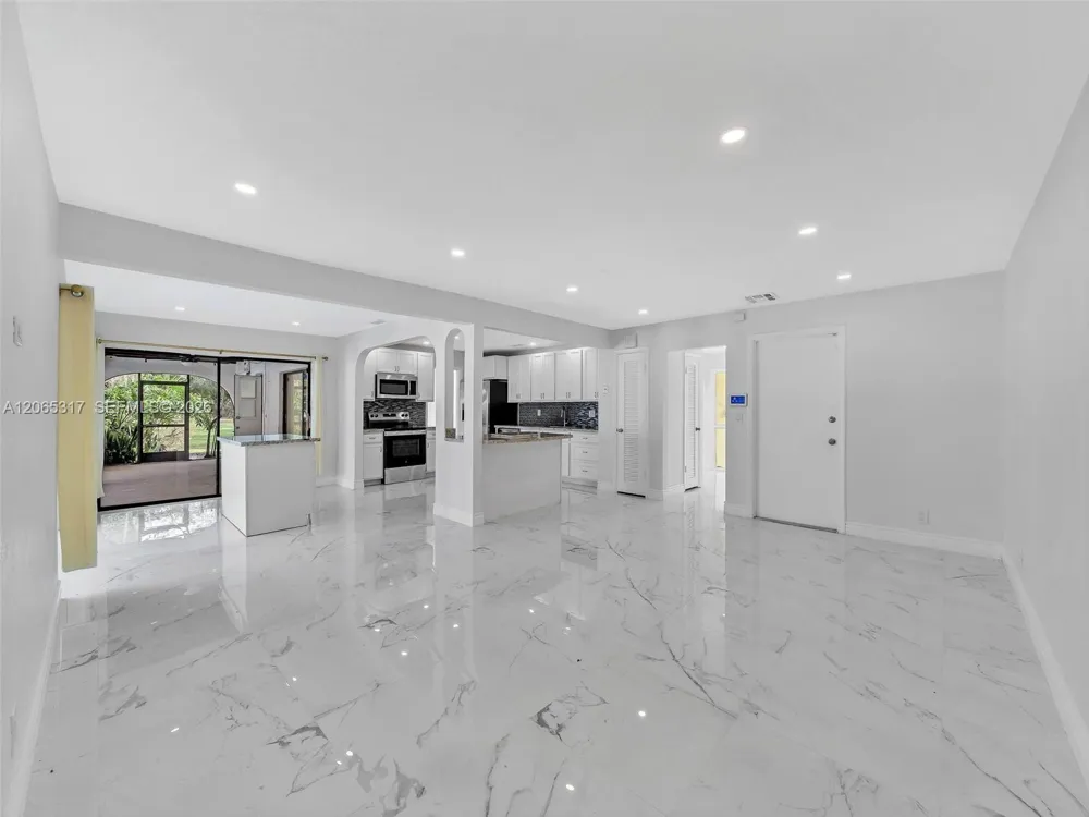 10251 NW 39th Ct Coral Springs, FL 33065