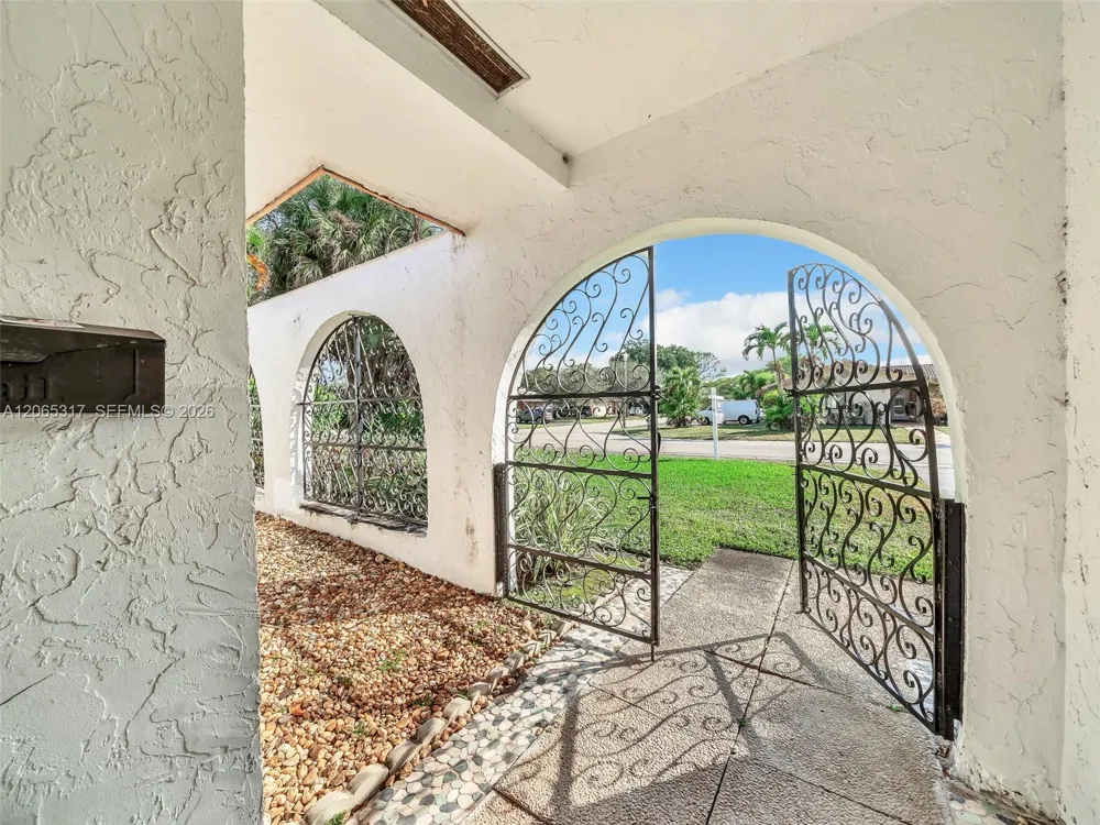10251 NW 39th Ct Coral Springs, FL 33065