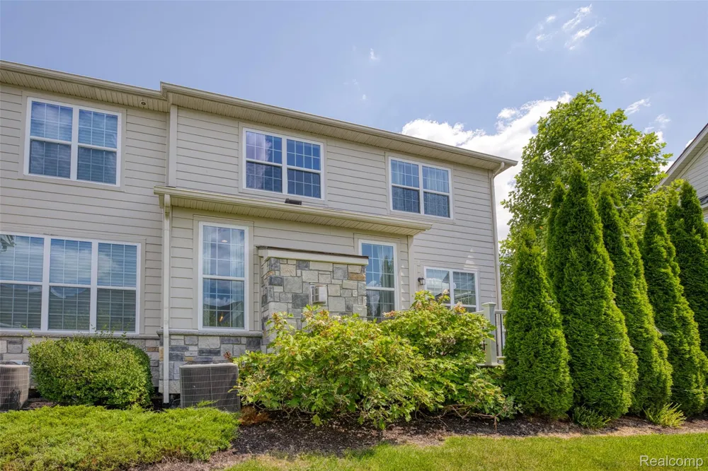 42829 Cardinal Way Novi City, MI 48375