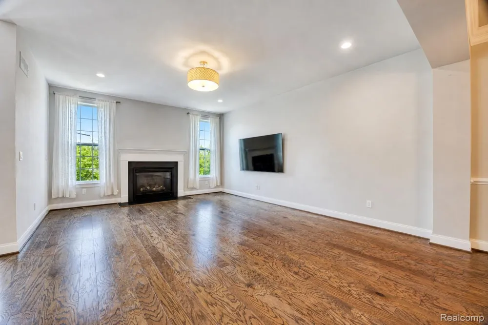 42829 Cardinal Way Novi City, MI 48375
