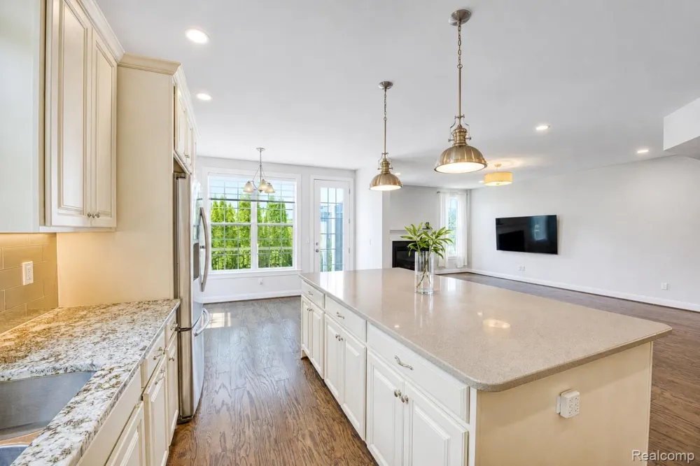 42829 Cardinal Way Novi City, MI 48375