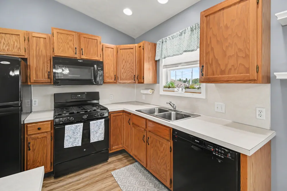421 Macomb Avenue NW Walker City, MI 49534