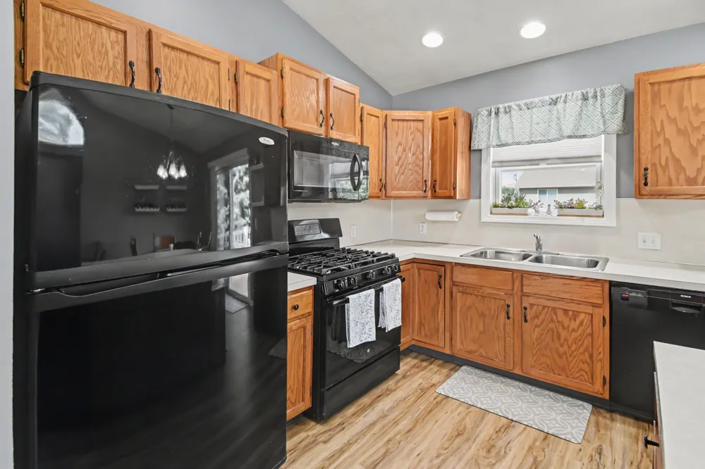 421 Macomb Avenue NW Walker City, MI 49534
