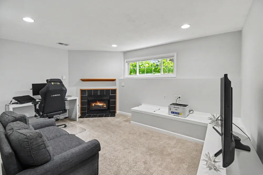 421 Macomb Avenue NW Walker City, MI 49534