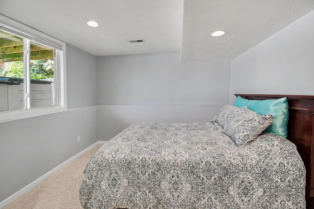 421 Macomb Avenue NW Walker City, MI 49534