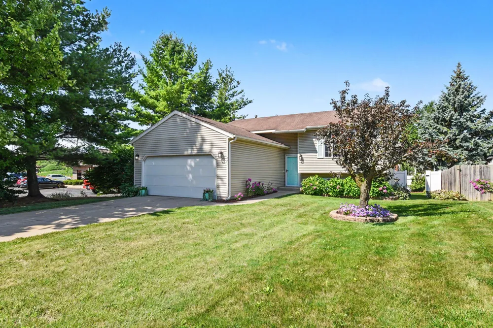 421 Macomb Avenue NW Walker City, MI 49534