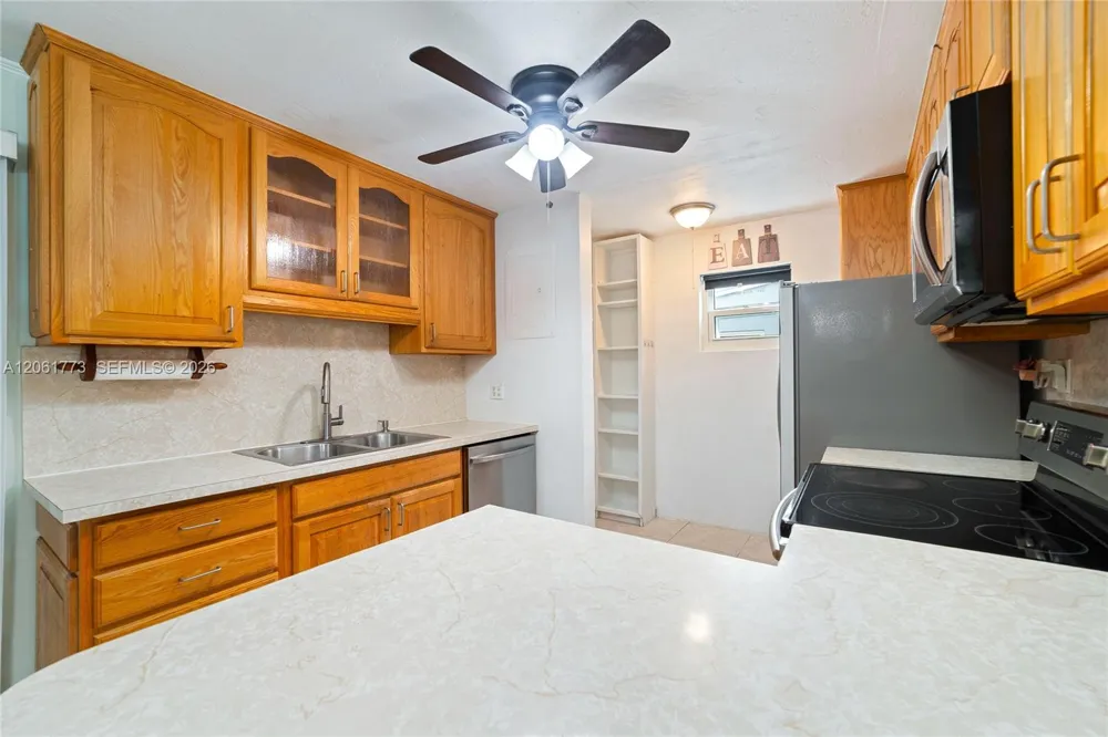 320 NE 59th Ct Oakland Park, FL 33334