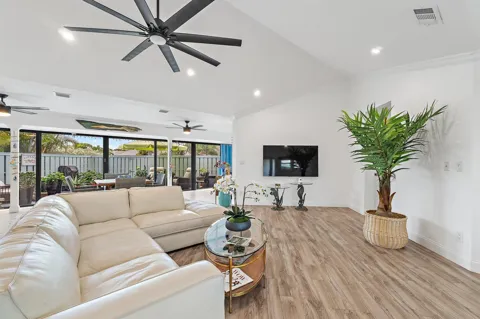 1127 E Seminole Avenue #24b