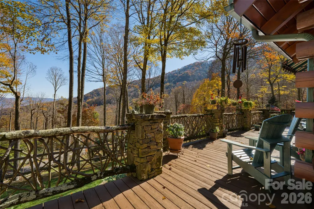 580 Flying Hawk Trail Waynesville, NC 28786