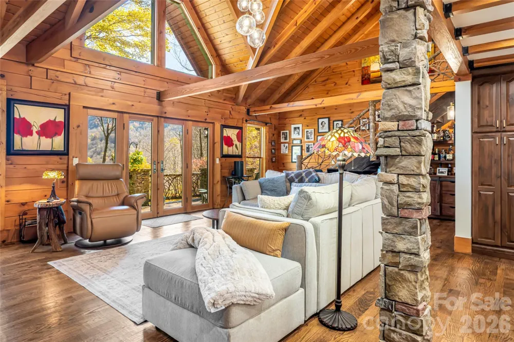 580 Flying Hawk Trail Waynesville, NC 28786