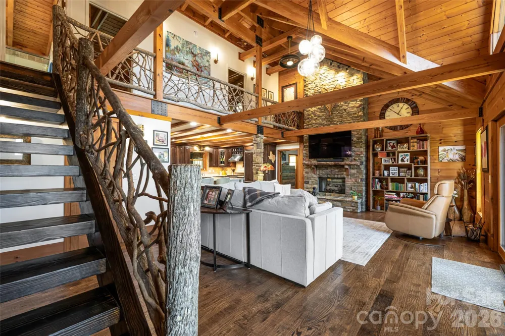 580 Flying Hawk Trail Waynesville, NC 28786