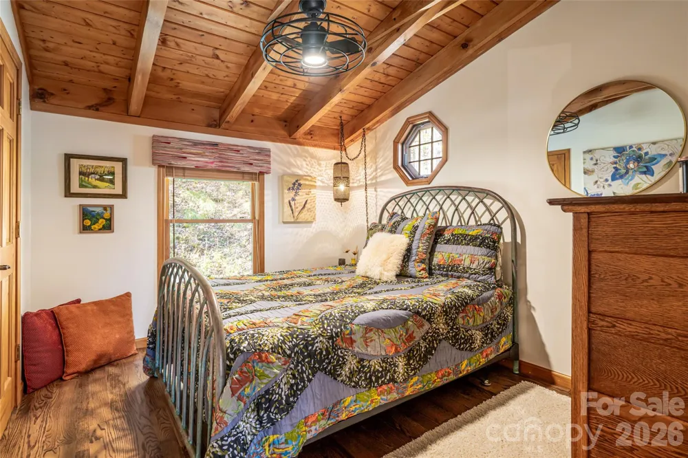 580 Flying Hawk Trail Waynesville, NC 28786