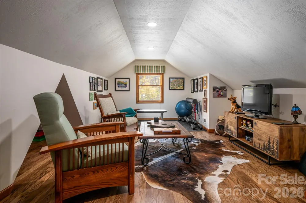 580 Flying Hawk Trail Waynesville, NC 28786