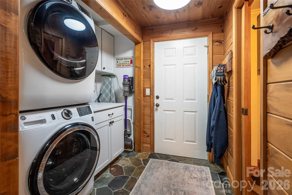 580 Flying Hawk Trail Waynesville, NC 28786