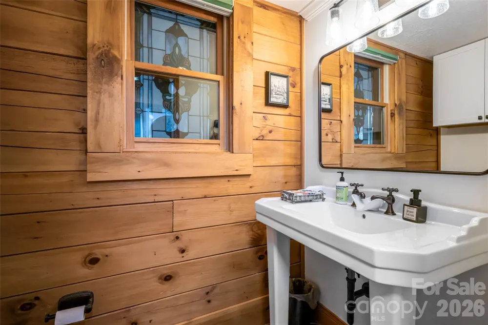 580 Flying Hawk Trail Waynesville, NC 28786