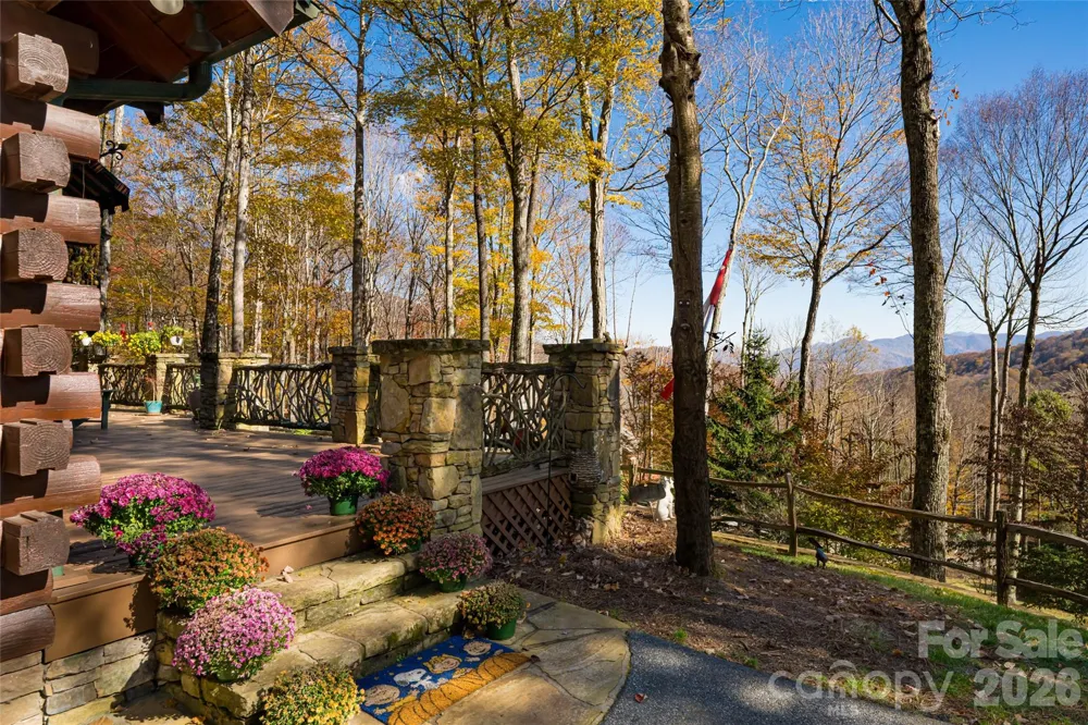 580 Flying Hawk Trail Waynesville, NC 28786