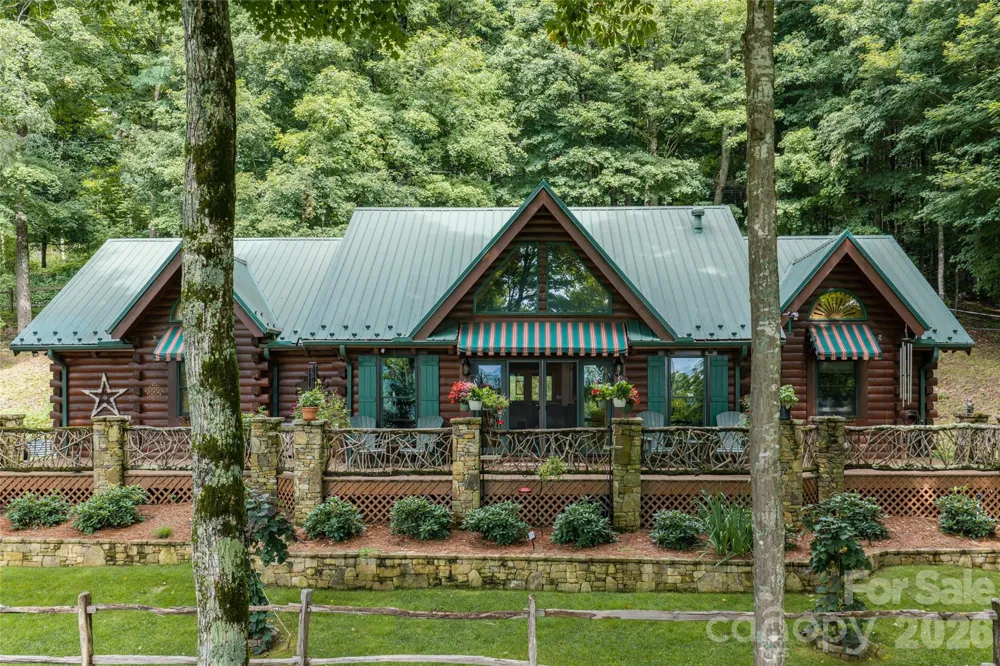 580 Flying Hawk Trail Waynesville, NC 28786