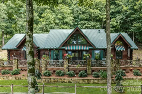 580 Flying Hawk Trail
