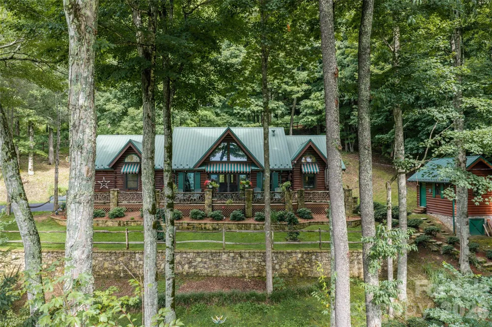 580 Flying Hawk Trail Waynesville, NC 28786