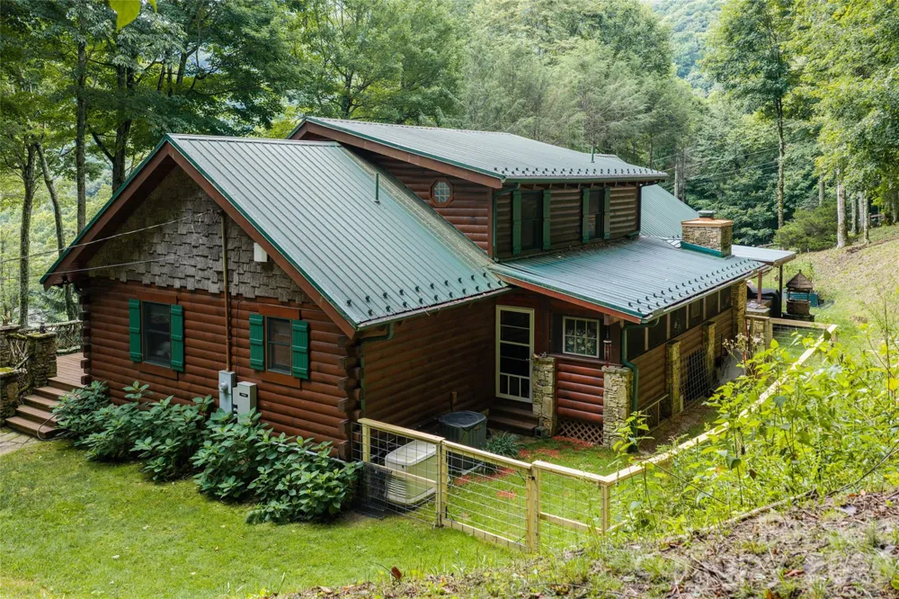 580 Flying Hawk Trail Waynesville, NC 28786