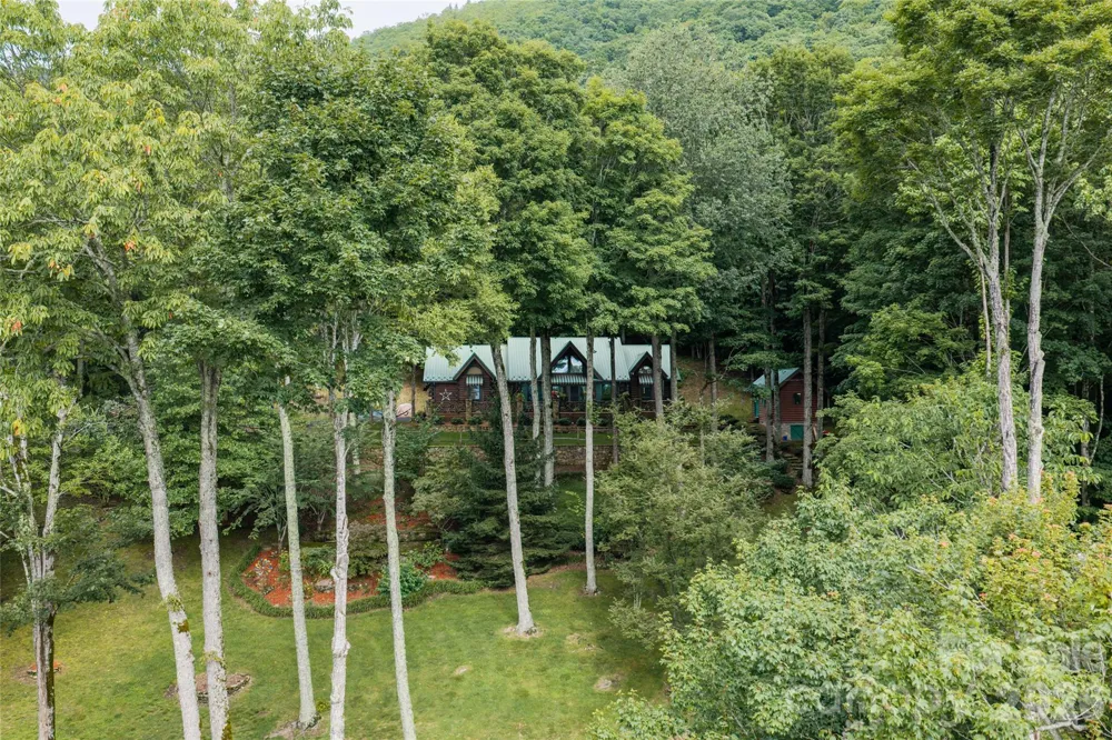 580 Flying Hawk Trail Waynesville, NC 28786