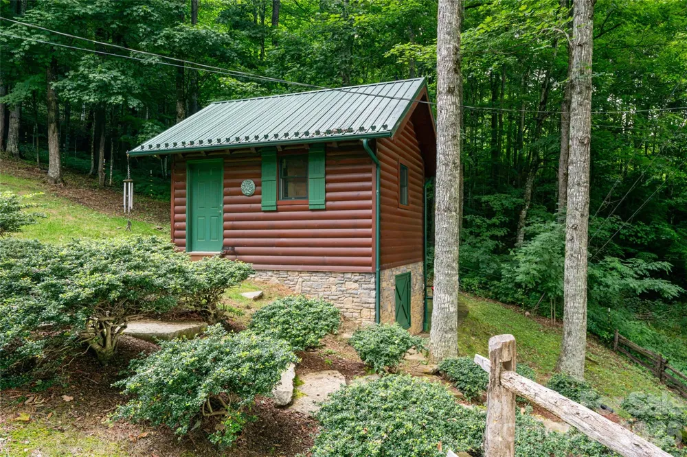 580 Flying Hawk Trail Waynesville, NC 28786