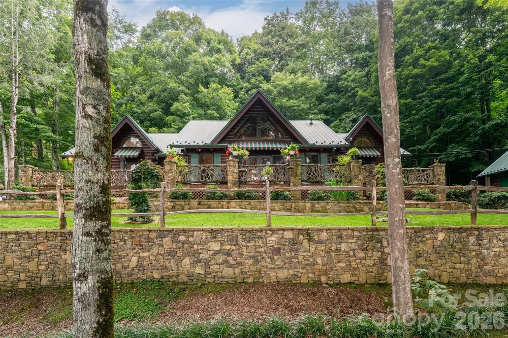 580 Flying Hawk Trail Waynesville, NC 28786