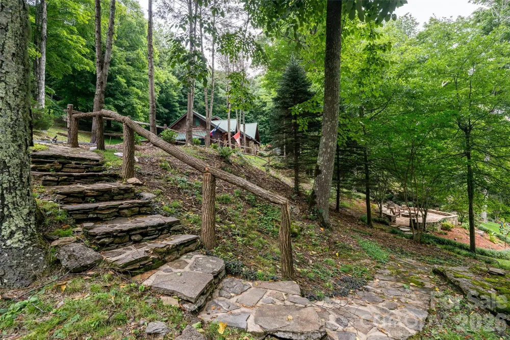 580 Flying Hawk Trail Waynesville, NC 28786