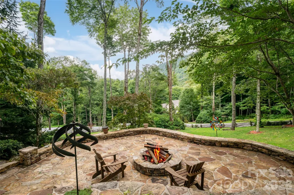 580 Flying Hawk Trail Waynesville, NC 28786