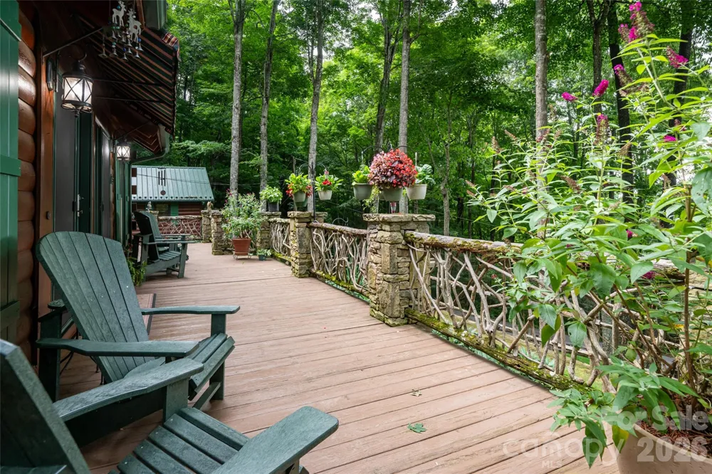 580 Flying Hawk Trail Waynesville, NC 28786