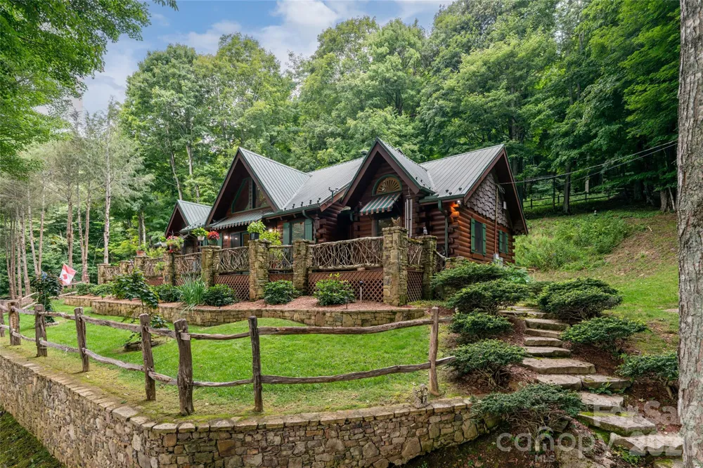 580 Flying Hawk Trail Waynesville, NC 28786