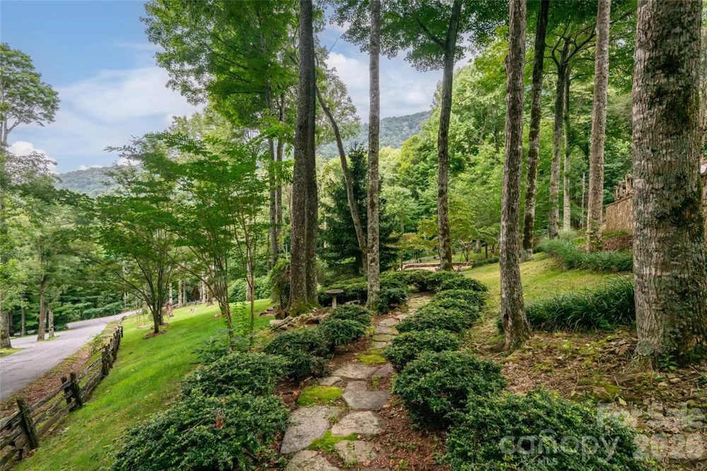 580 Flying Hawk Trail Waynesville, NC 28786
