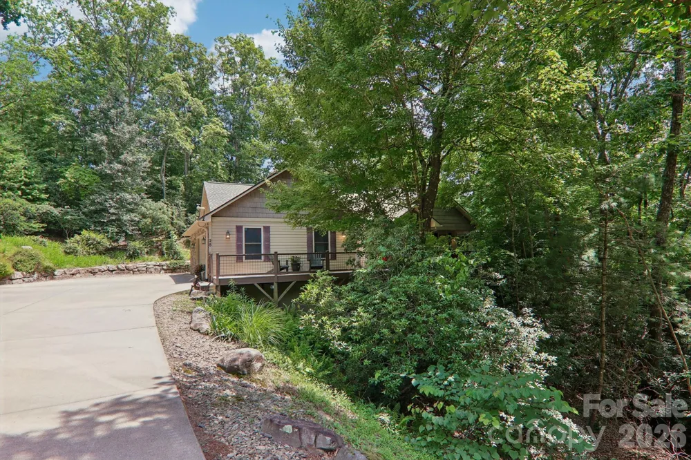 25 Arnie Drive Etowah, NC 28729