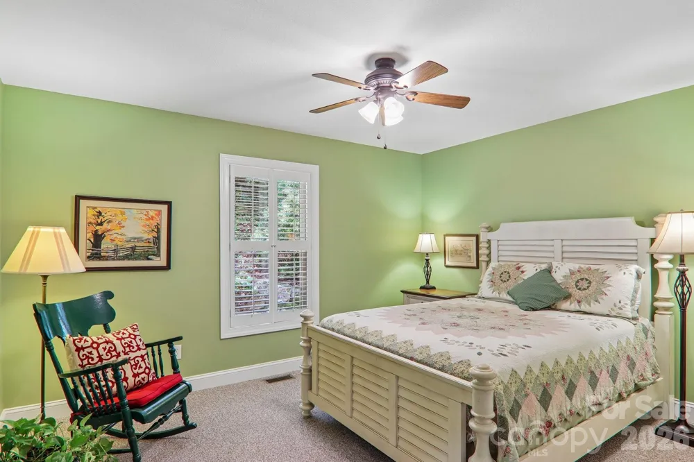 25 Arnie Drive Etowah, NC 28729