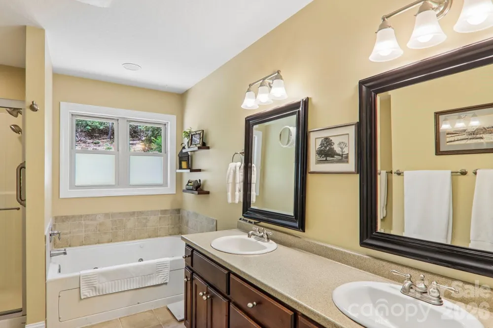 25 Arnie Drive Etowah, NC 28729