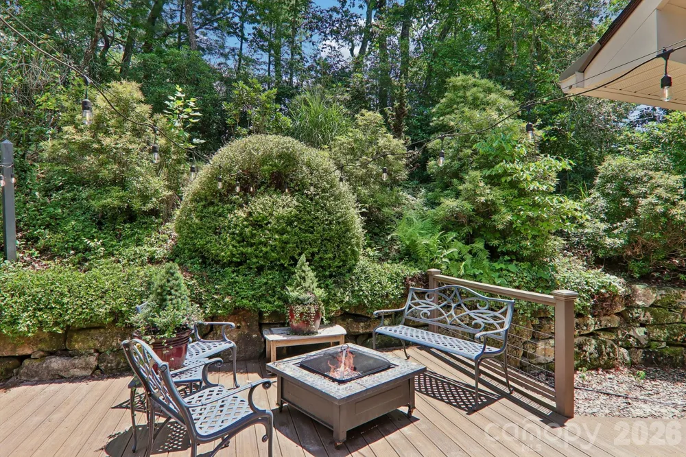 25 Arnie Drive Etowah, NC 28729