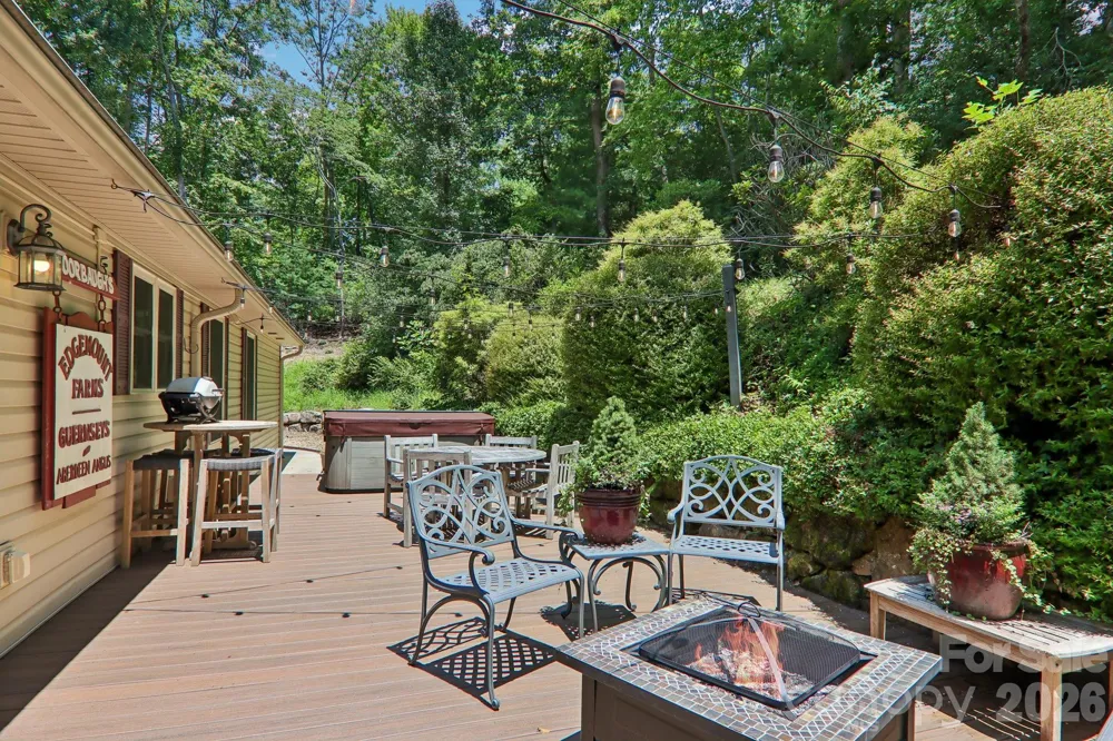 25 Arnie Drive Etowah, NC 28729