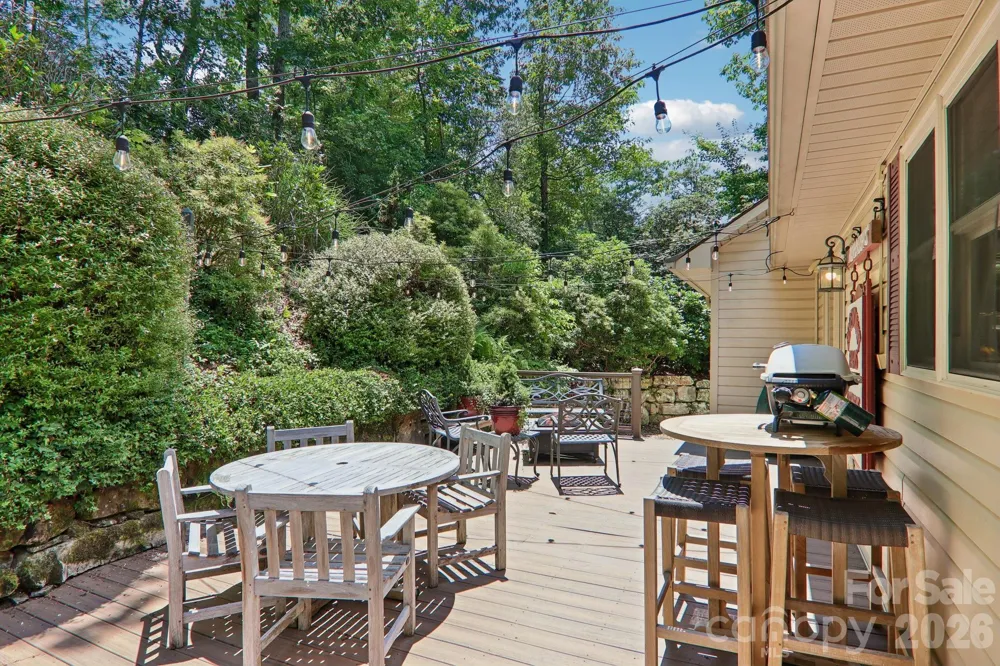 25 Arnie Drive Etowah, NC 28729
