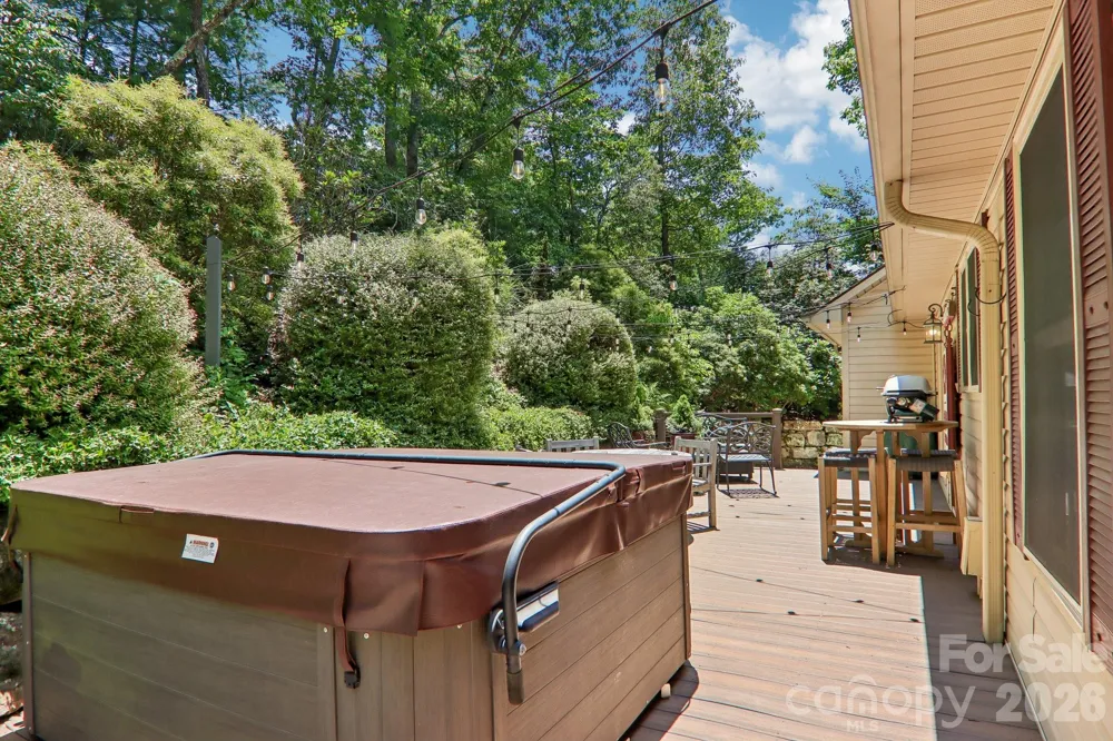 25 Arnie Drive Etowah, NC 28729