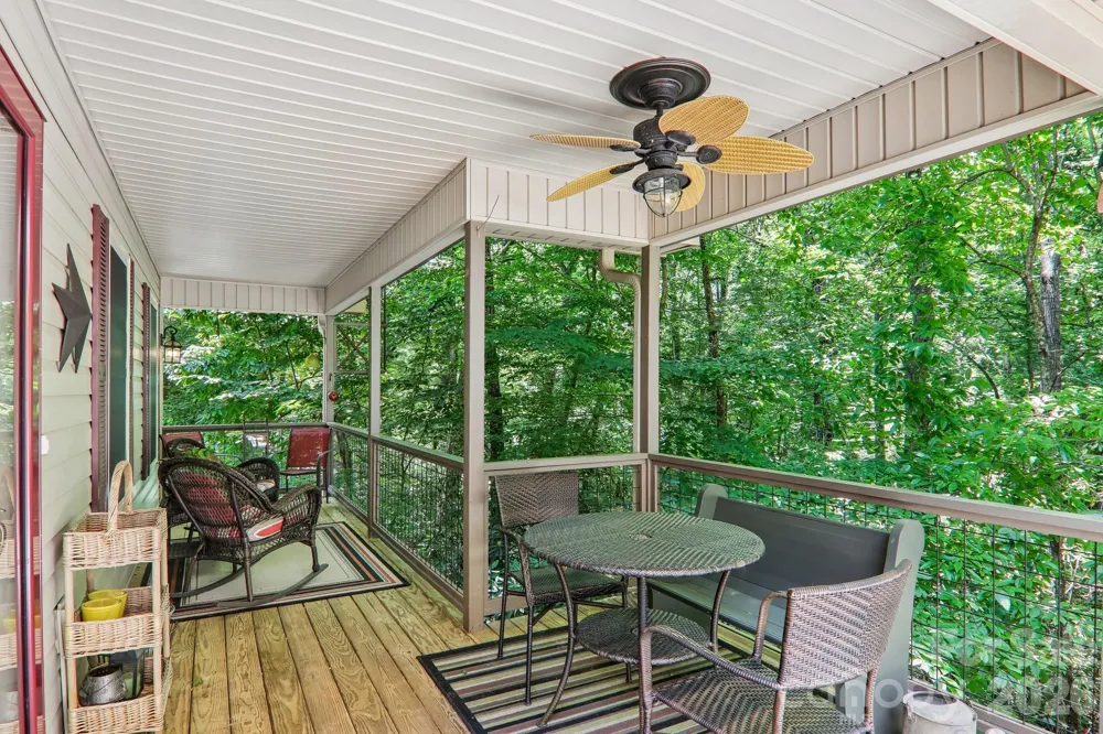 25 Arnie Drive Etowah, NC 28729