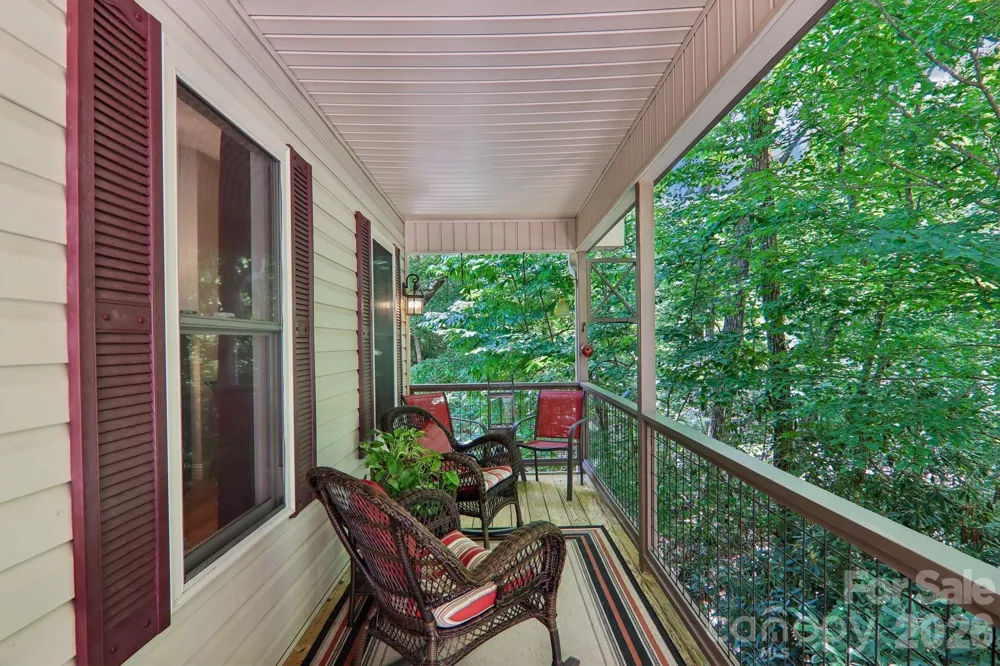 25 Arnie Drive Etowah, NC 28729