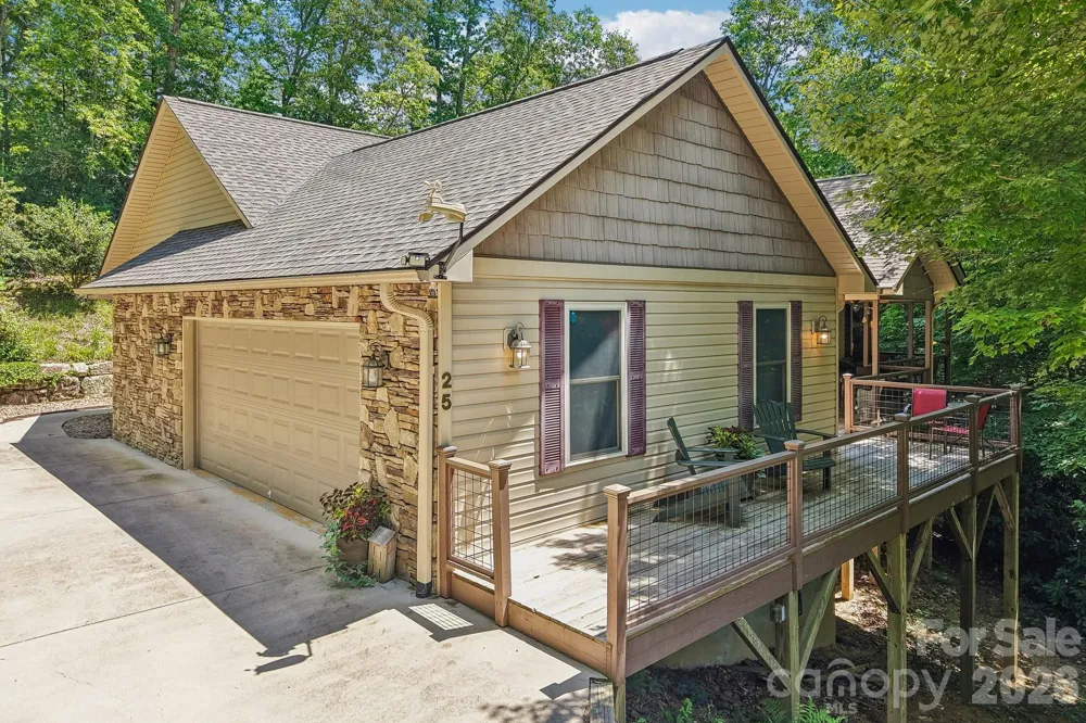 25 Arnie Drive Etowah, NC 28729
